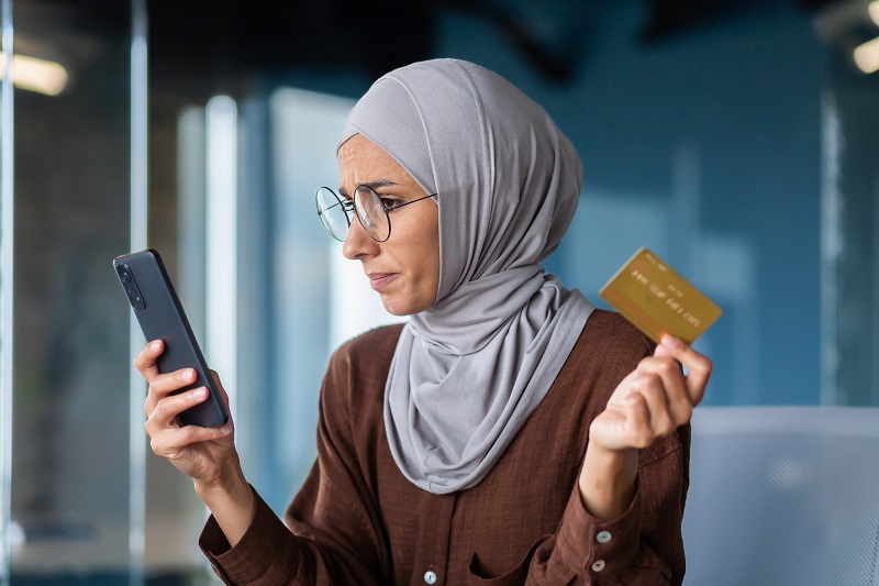 الشمول المالي للمرأة العربية: لماذا لا تزال الفجوة الحقيقية أبعد من مجرد امتلاك حساب مصرفي؟