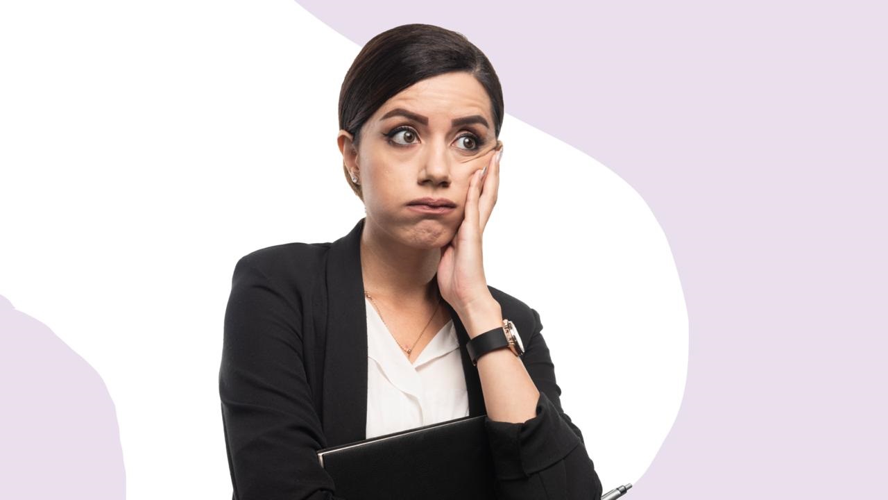 لماذا يتم الدفع بالنساء إلى سوق العمل؟